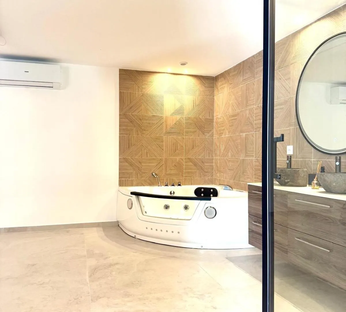 Appartment Jaccuzi In Cannes 0*,