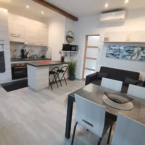  Appartement Coquet 2 Pièces Entièrement Rénové Et Climatisé